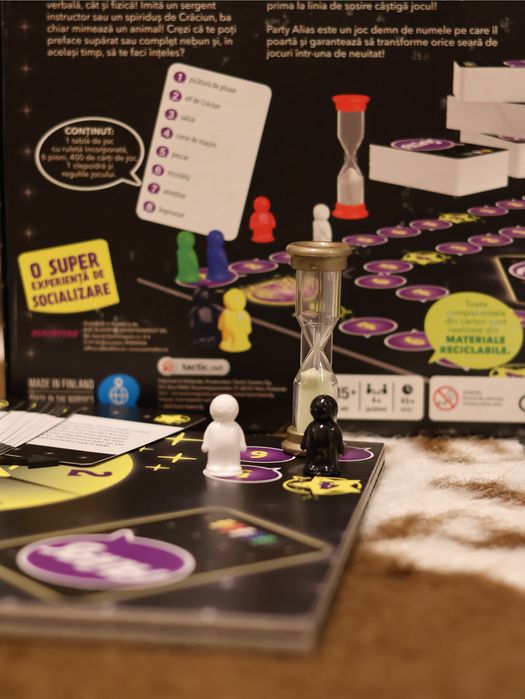 Joc de societate ALIAS Party, 15 ani+, 4-8 jucatori