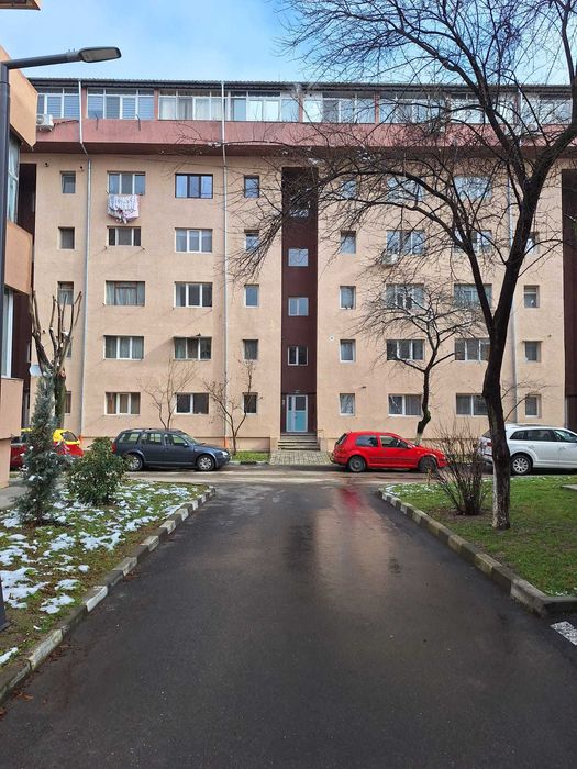 Vând garsoniera zona TRAIAN