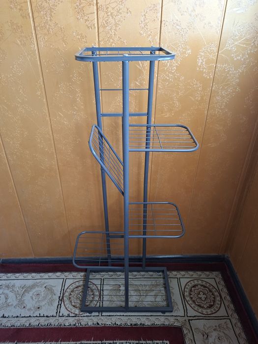 Подставка для цветов металлическая