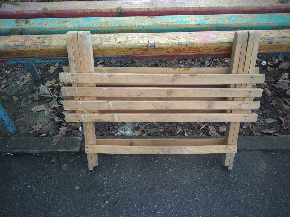 Складной столик деревянный