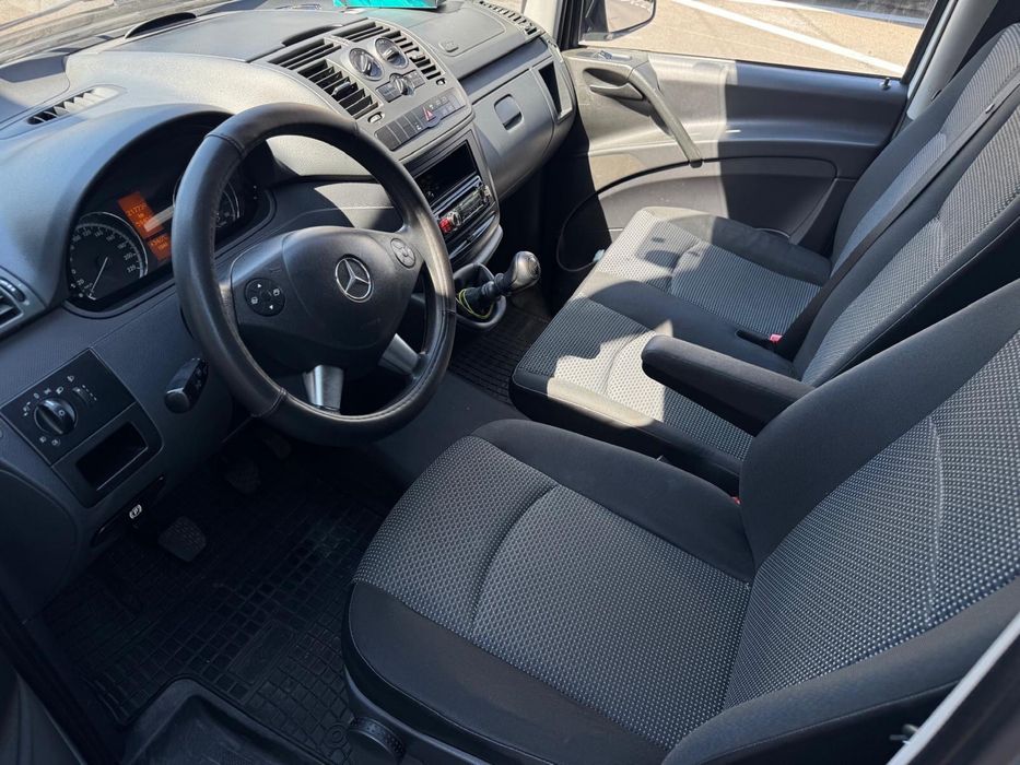 Vand mercedes vito 113 cdi masina este impecabila