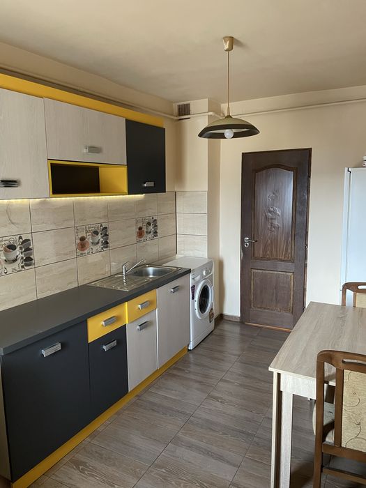 Inchiriez apartament cu 2 camere in centru!