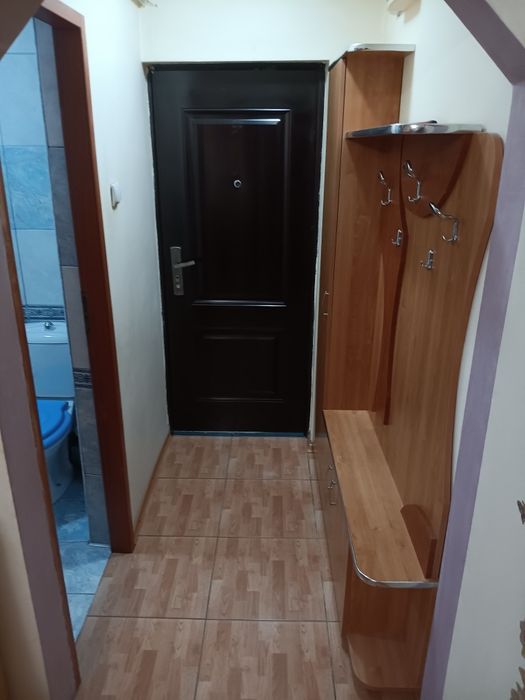 Închiriez garsoniera