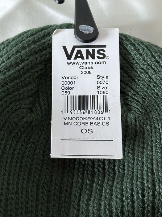 новая шапка vans