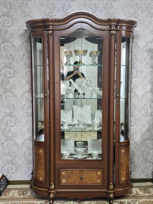 Mebel sotiladi kamplekt stenka, komod oynali,stol