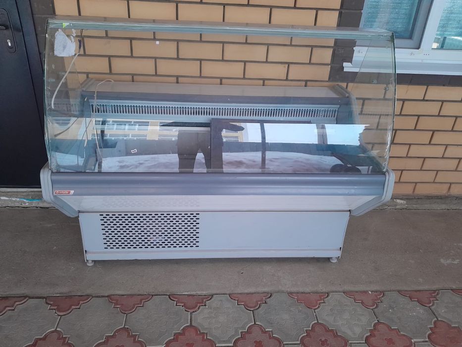 Витриный холодильник