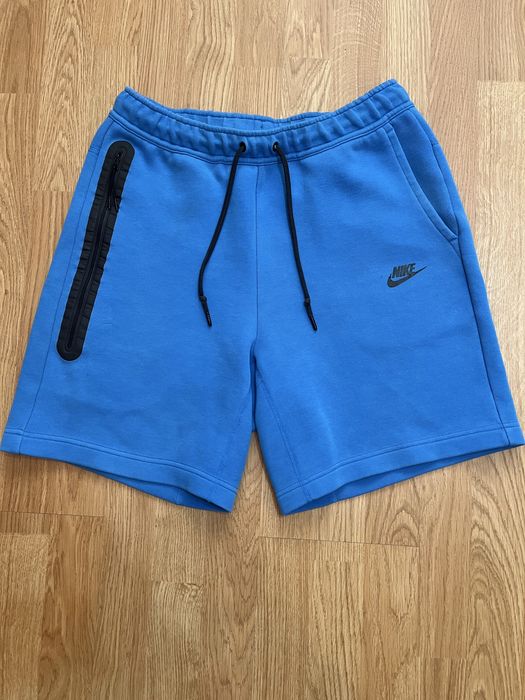 Pantaloni NIKE TECH scurti