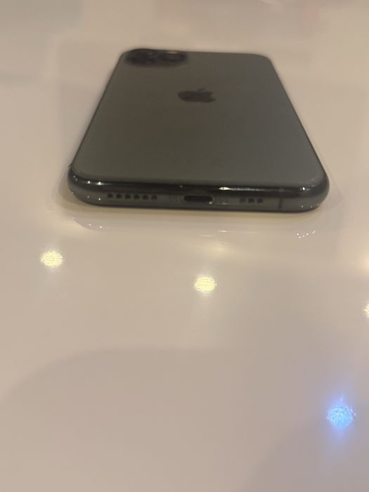 Iphone 11 pro 83% baterie