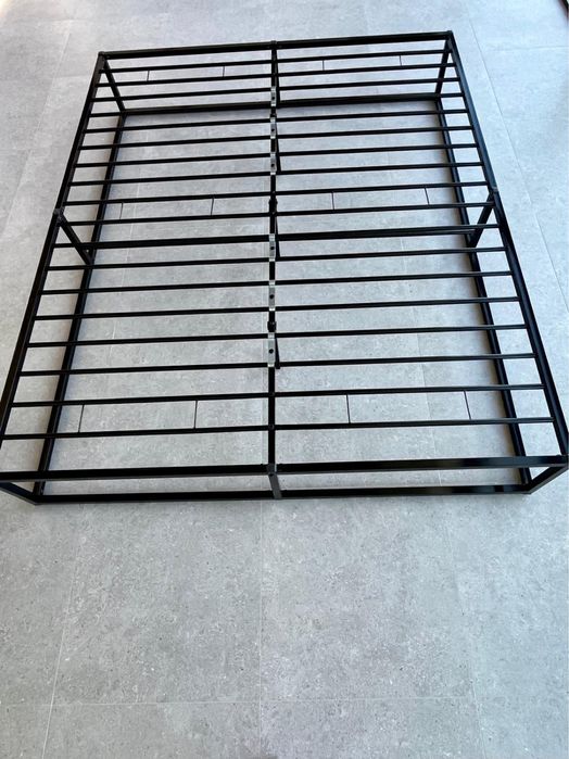 Метално легло за матрак с размери 160/200