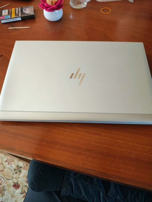 Se vinde leptop hp  ca și nou ecran touch