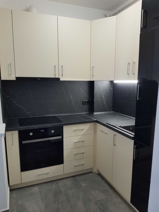Închiriez apartament 4 camere zona rezidențială