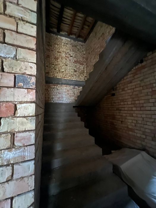 Участок сотилади УЧ КАХРАМОН постан 2 км кирганда