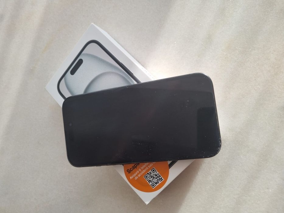Vand Iphone 15 iesit din garantie in urma cu 4 luni