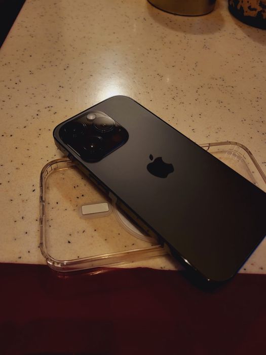 Vând iphone 14 pro