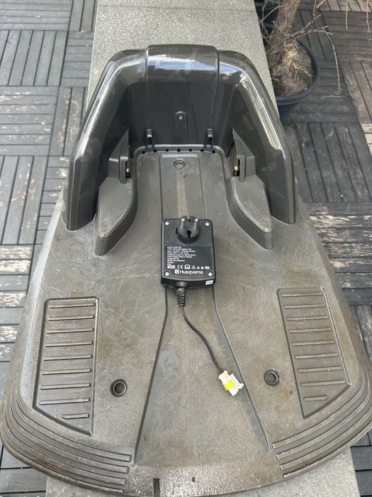 Husqvarna auto mower 105 robot tuns iarba