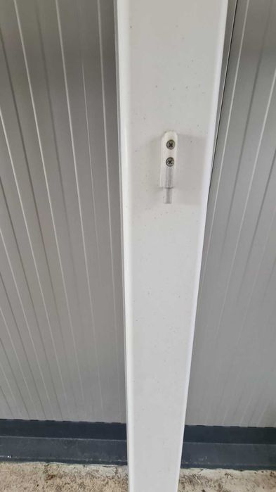 PVC дограма - 330 см./143 см., 4 прозореца - 2 отваряеми, 2 комарника - нови, 1 алуминиева дъска