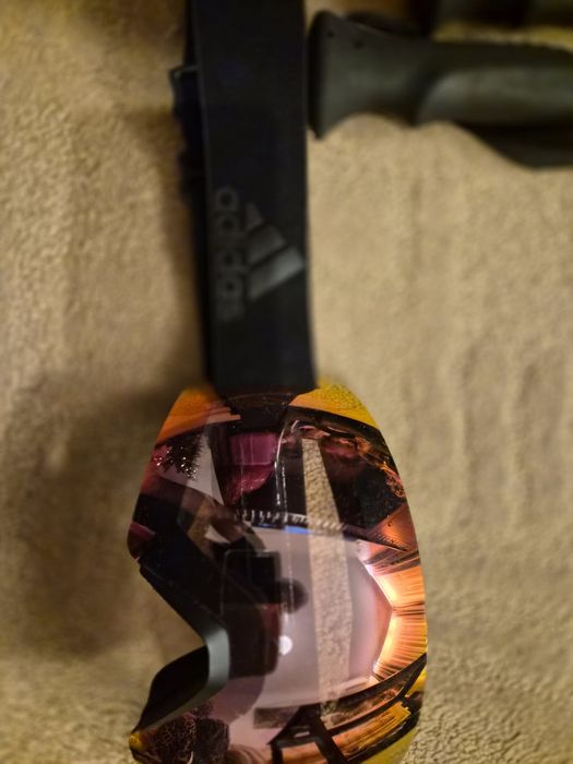 Ски оборудване обувки очила щеки ски