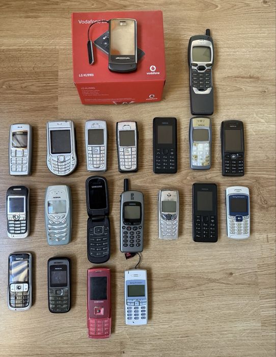 Стари телефони.