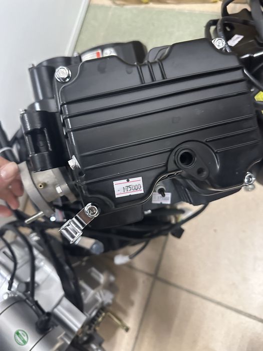 Двигатель мотоцикла 200 куб с бал.валом