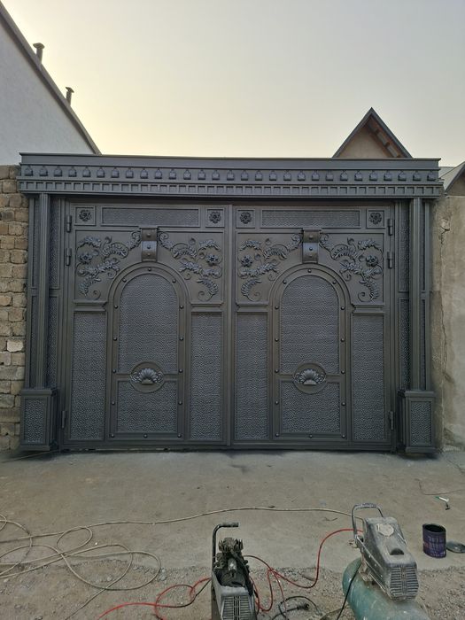 Darvoza restavratsiya qilamiz tamirlaymiz kiraskalash xizmati bor.