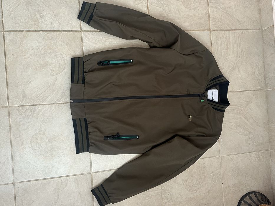 Продавам яке на Lacoste M размер мъжко