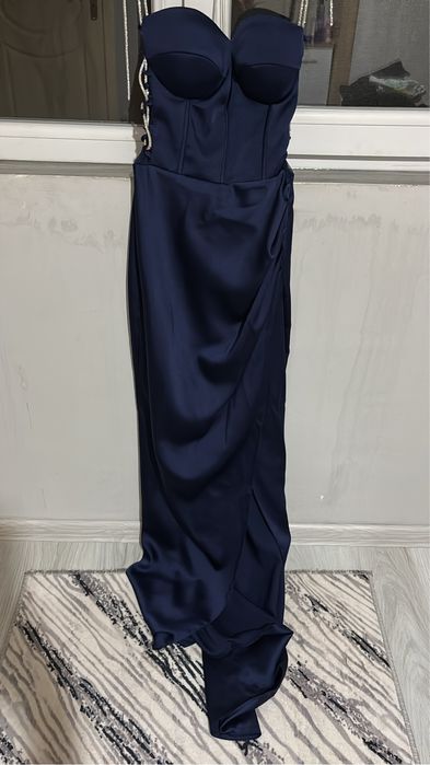 Продавам официална рокля