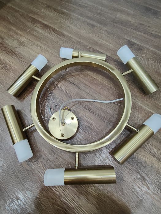 Продаю люстру недорого