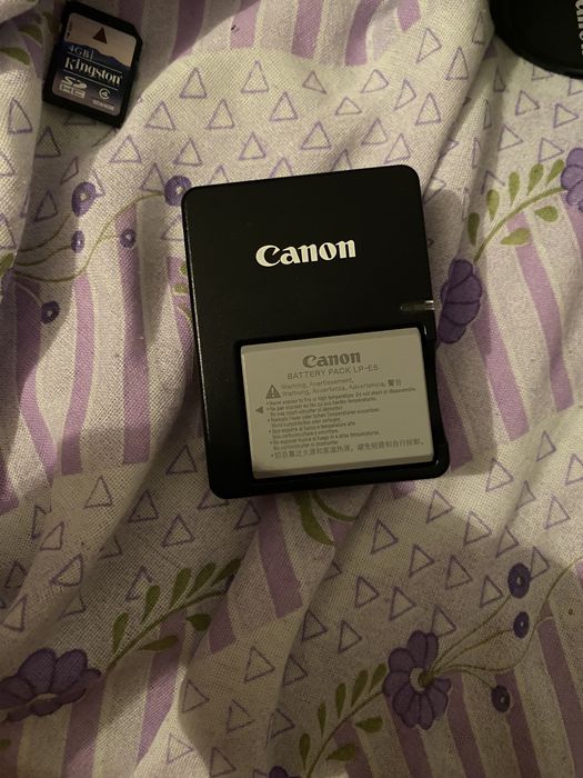 Фотоапарат Canon EOS 1000D + Canon zoom lens EF 18-55