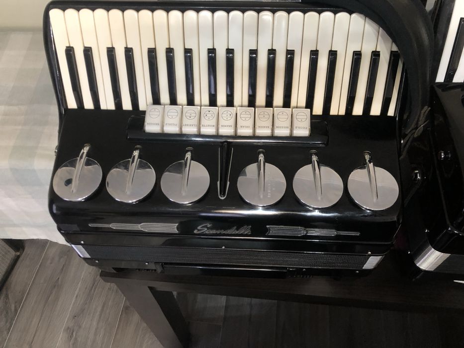 Scandalli 4 scaune mahon 120 basi ca Nou!