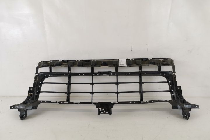 Оригинална централна решетка в добро състояние Порше Кайен / Porsche C