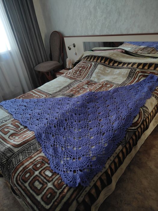 Платок бактус вязаный