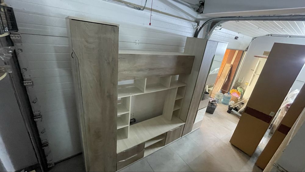 Продам мини гостинную мебель (горка)