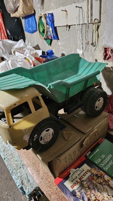 Продавам камион играчка от Соца