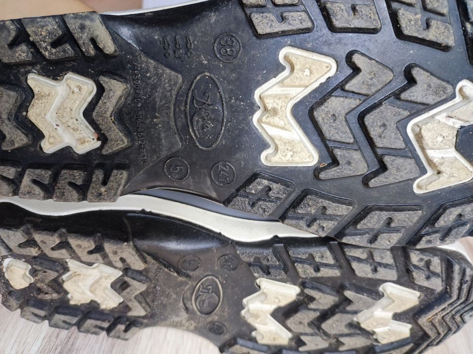 2000тг Резиновые ботинки сапожки с утеплителем