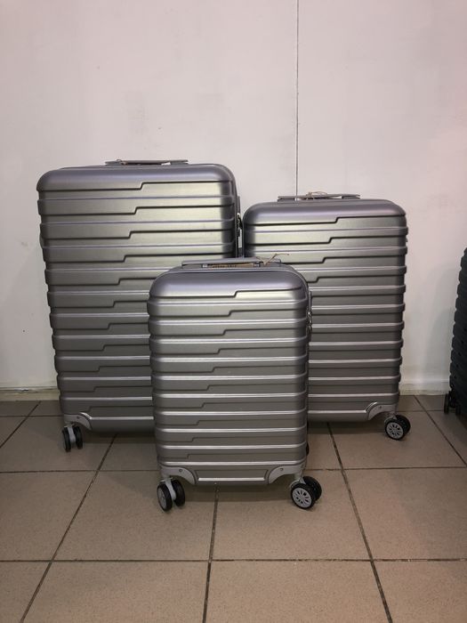 Чемоданы Пластиковые ударопрочные