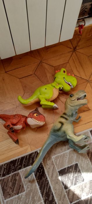 Динозавры игрушки.