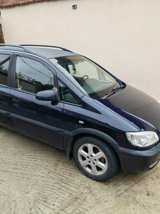 Продавам Opel Zafira