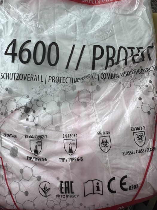 Комбмнезон одноразовый, очки, перчатки