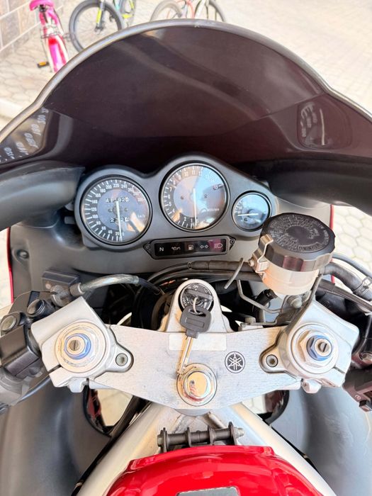 Motor Yamaha YZF600R