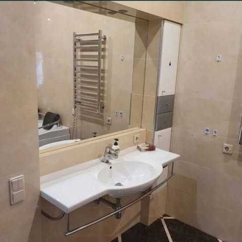 Продава се Тристаен апартамент в София, Център - 90 кв.м за 2778 €/кв.м - Снимка #4