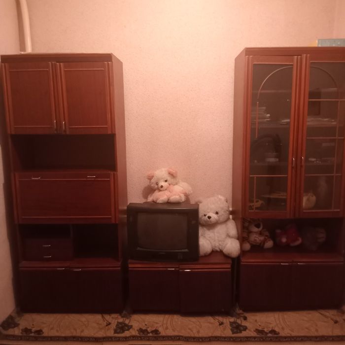 Срочно не дорого продам российскую стенку из красного дерева