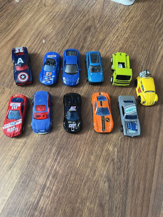 Продается детские машинки в отличном состоянии. Цена за все 3000.