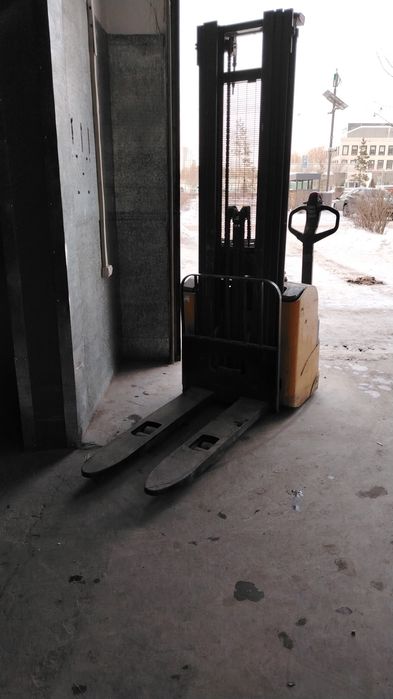 Штабелер электрическии