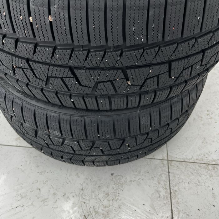 зимние шины R19 в отличном состоянии