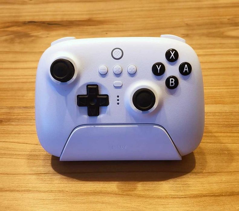 Два контролера 8BitDo Ultimate + станции за зареждане