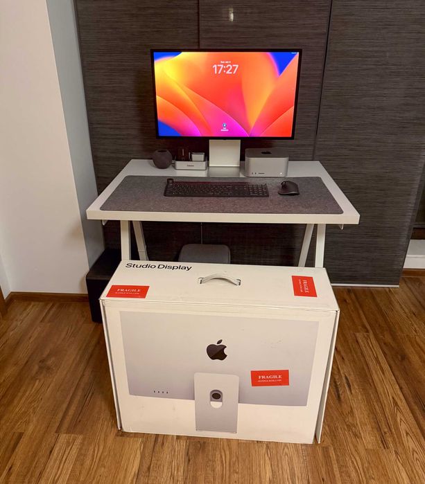 Apple Studio Display 5K 27" Nano-Texture + Suport reglabil pe inaltime