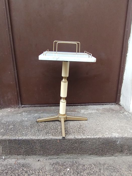 Винтидж масивна мраморна масичка с месингови елементи