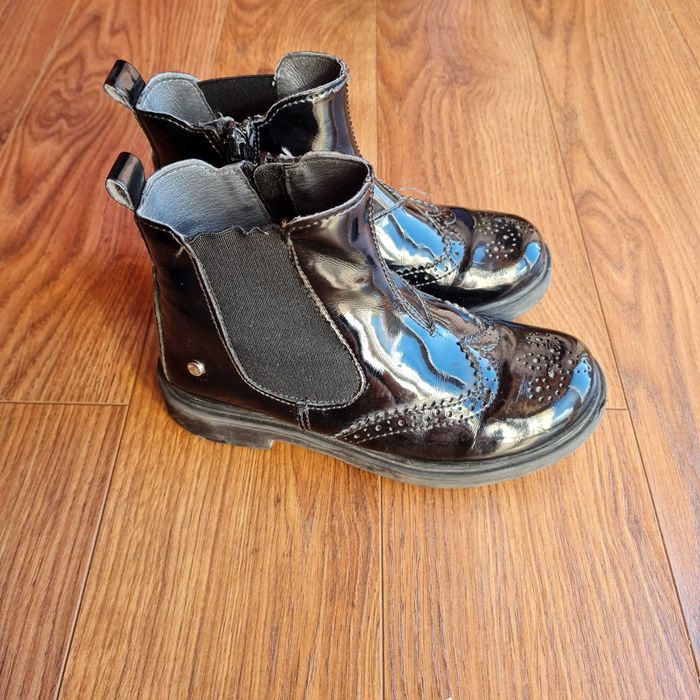 Ghete cizme Melania piele lacuita marime 29 stare excelenta