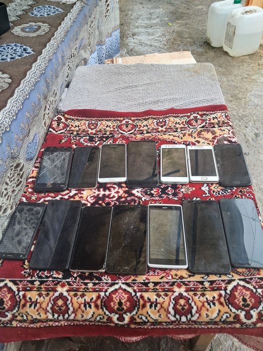 De vanzare  telefoane pentru piese , sau care poate fi reparate