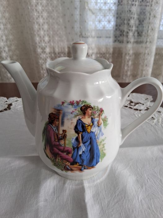 Чайник фарфоровый